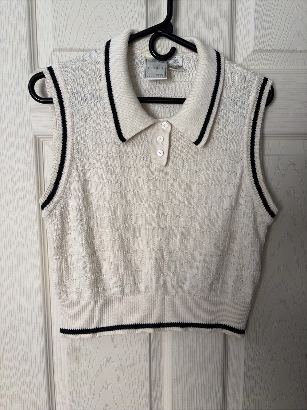 Liz Claiborne Cream Sleeveless Polo Tank with Black Trim